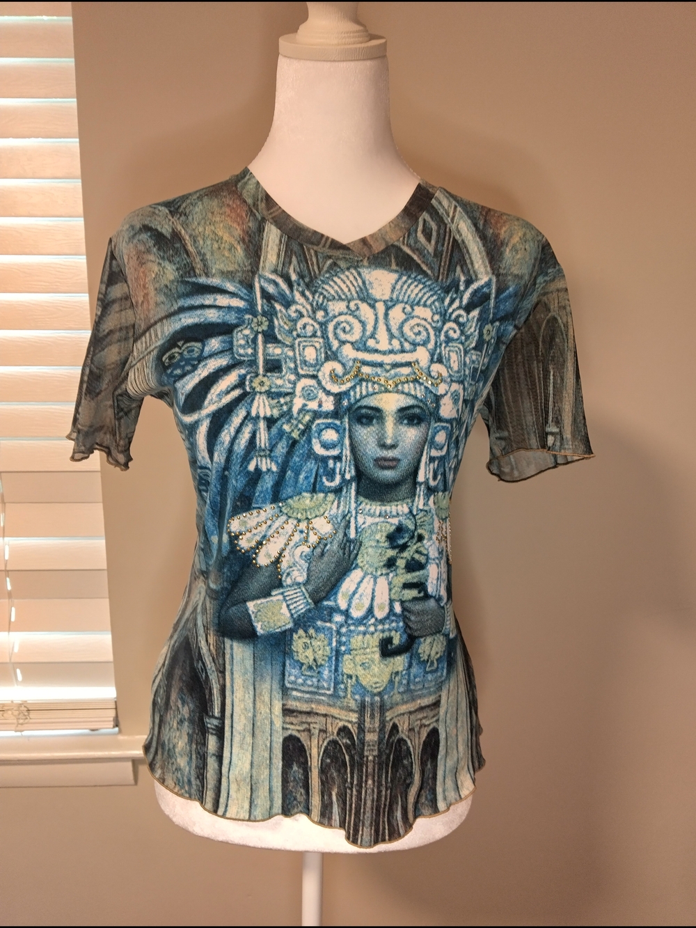 Blue Graphic Vintage Short Sleeve Women's Tee with Ornate Figure